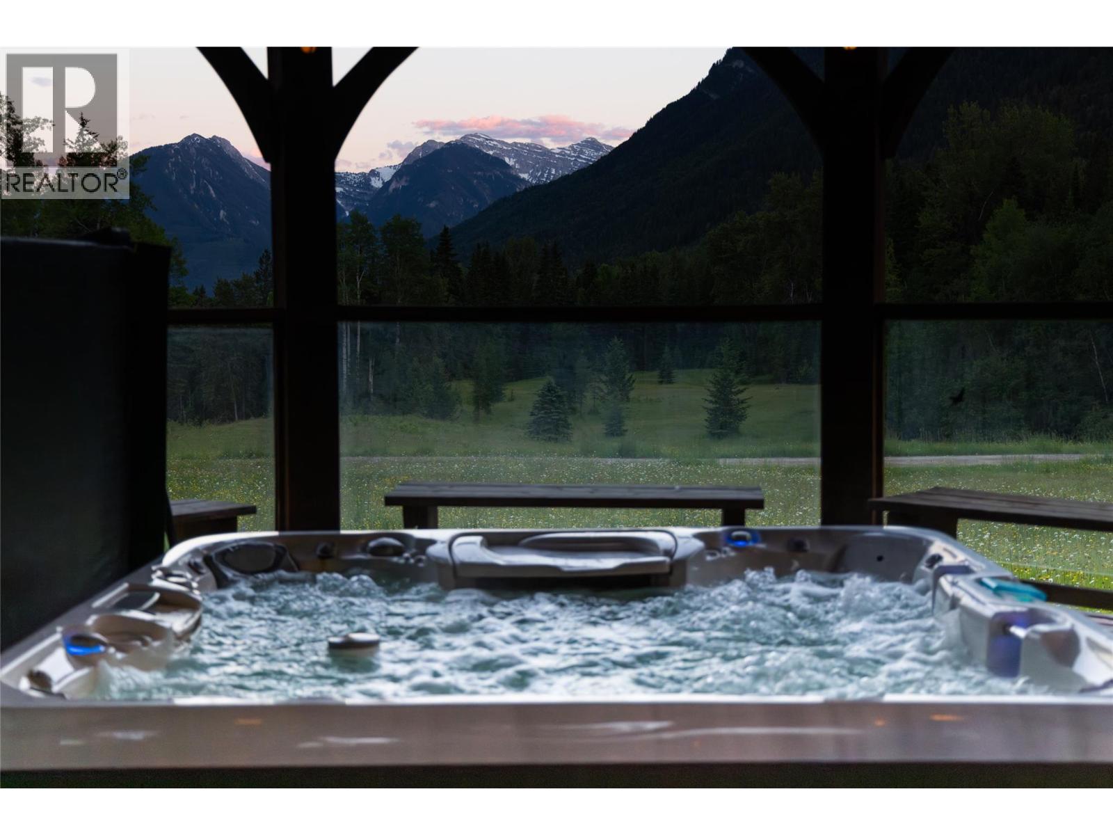4485 Highway 3, Fernie, British Columbia  V0B 1M1 - Photo 31 - 10394193