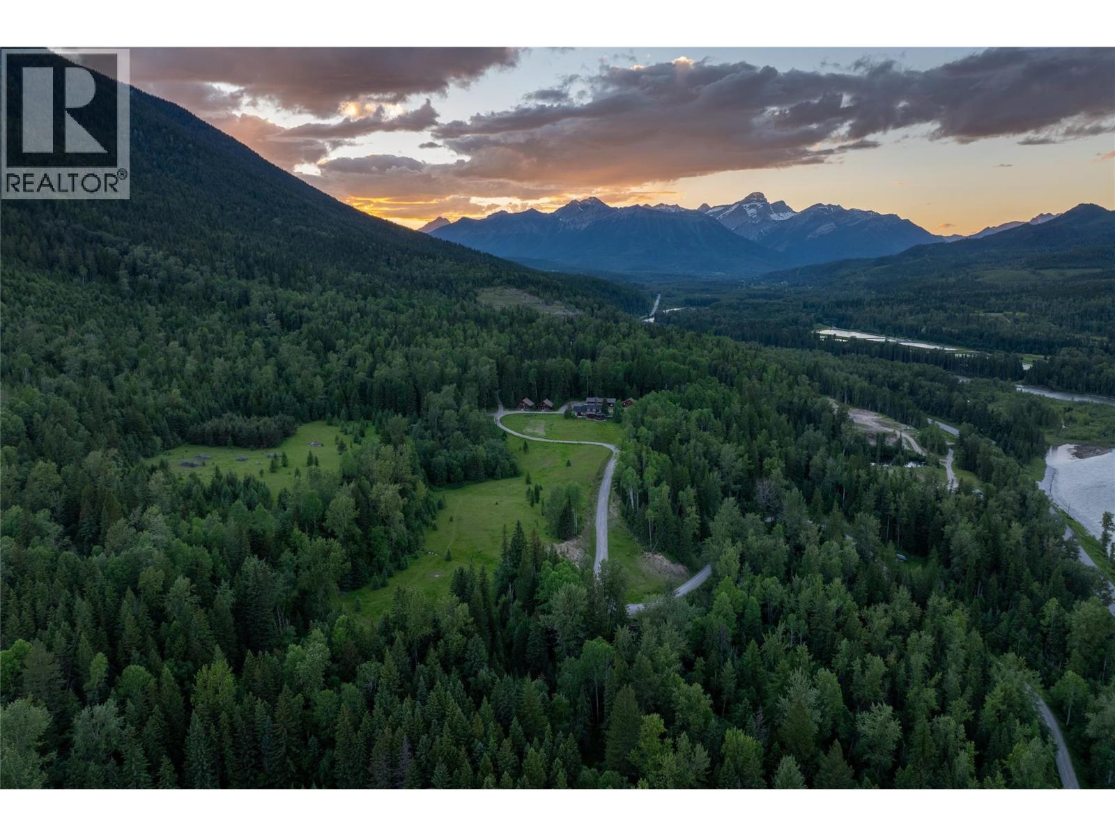 4485 Highway 3, Fernie, British Columbia  V0B 1M1 - Photo 7 - 10394193