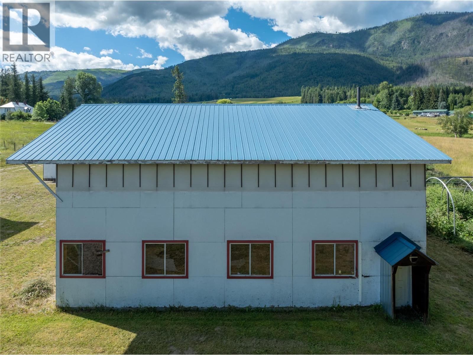 1102 Trans Canada Highway, Sorrento, British Columbia  V0E 2W0 - Photo 11 - 10394160