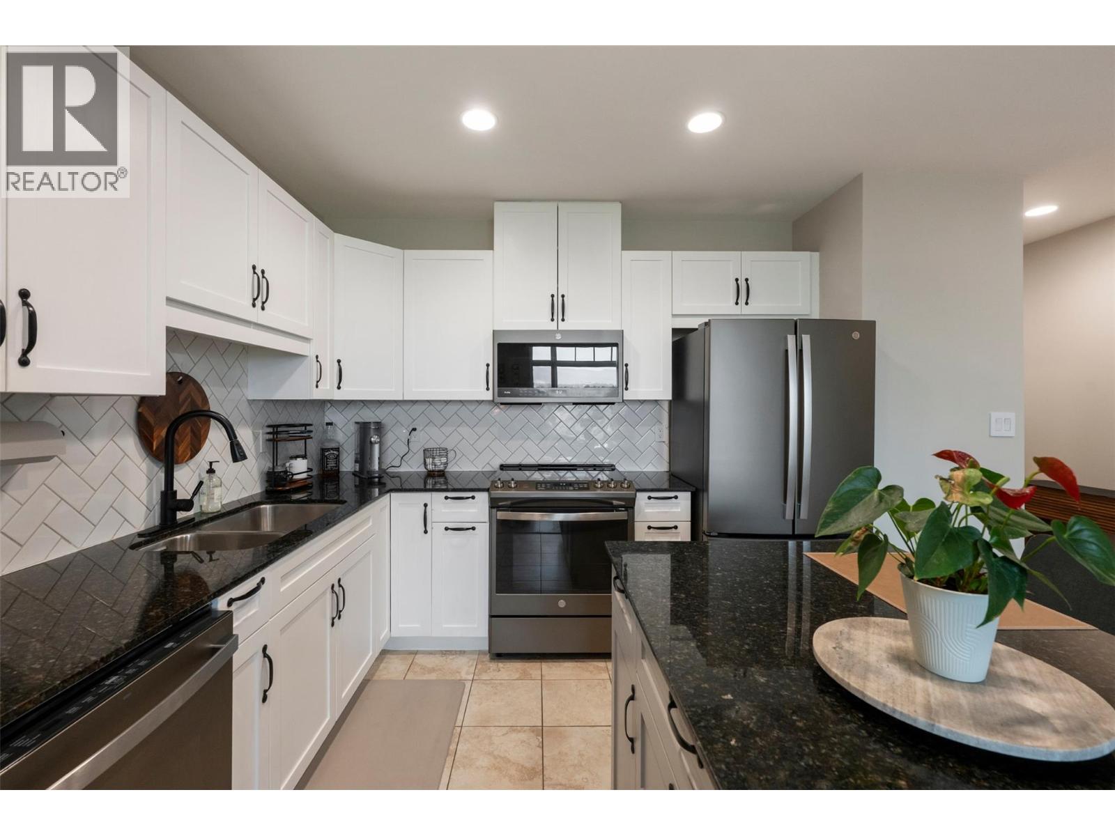 3301 Skaha Lake Road Unit# 608, Penticton, British Columbia  V2A 6G6 - Photo 12 - 10393632