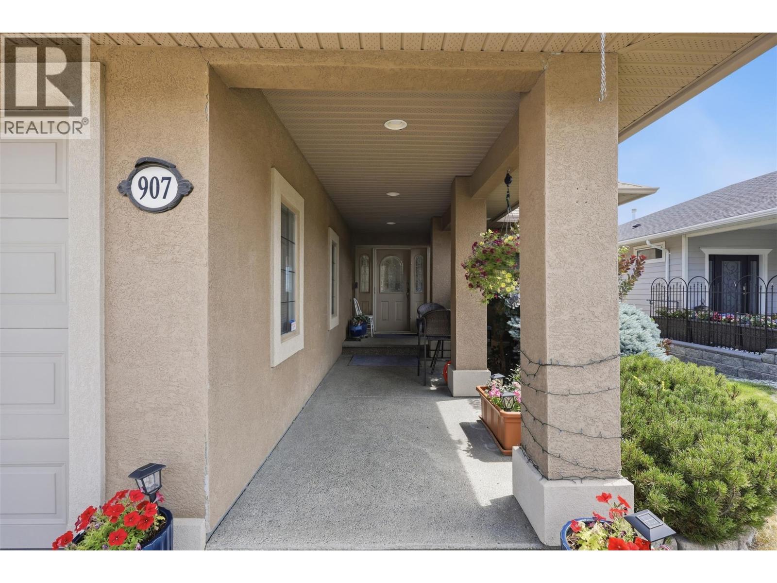907 Quail Drive, Kamloops, British Columbia  V2B 8N9 - Photo 6 - 10394367
