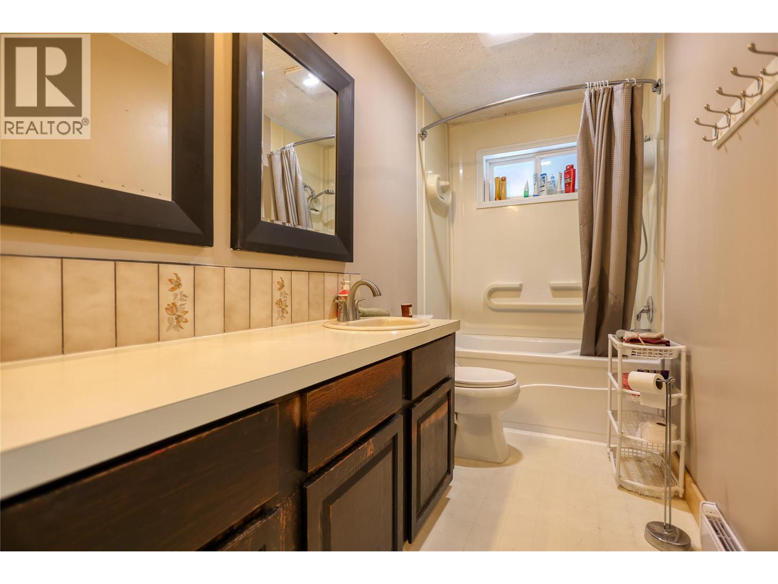 1520 3b Highway, Fruitvale, British Columbia  V0G 1L1 - Photo 22 - 10394022