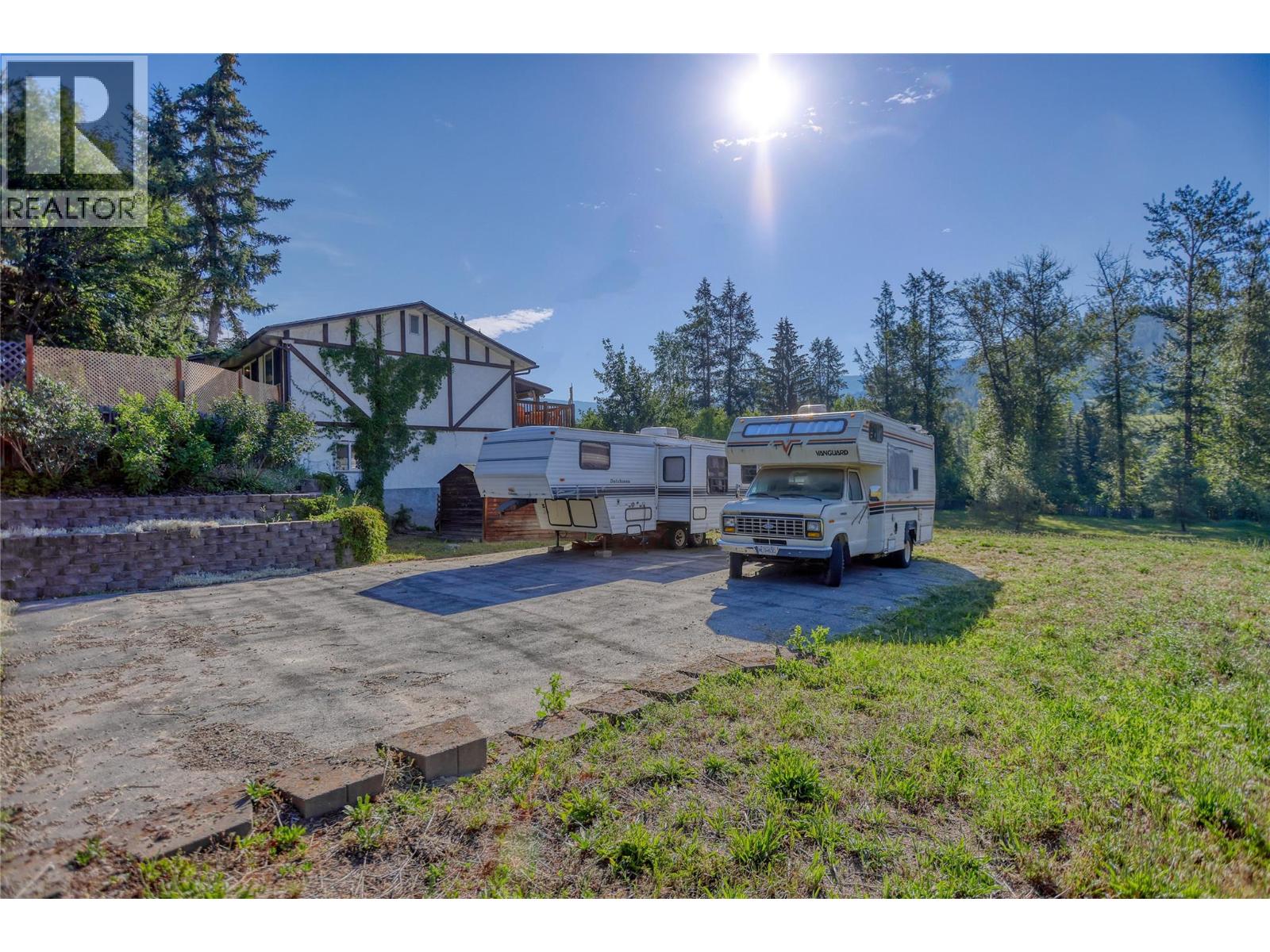 1520 3b Highway, Fruitvale, British Columbia  V0G 1L1 - Photo 43 - 10394022