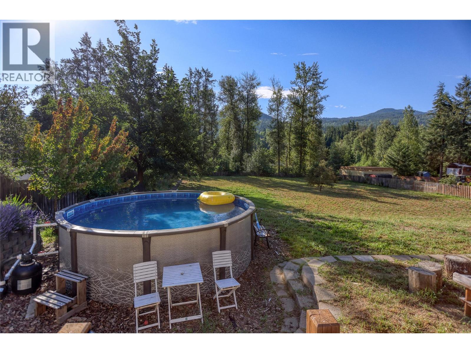 1520 3b Highway, Fruitvale, British Columbia  V0G 1L1 - Photo 46 - 10394022