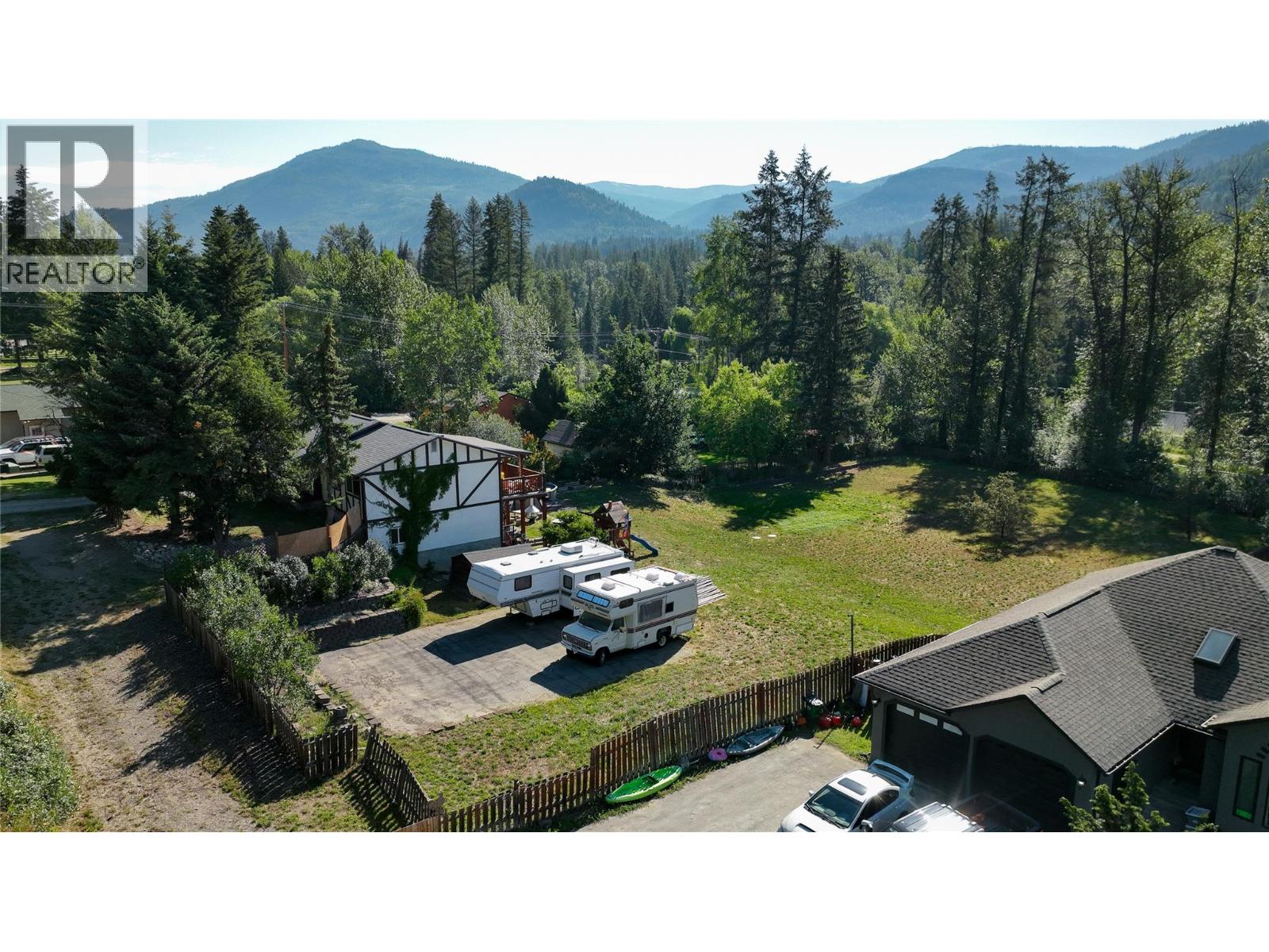1520 3b Highway, Fruitvale, British Columbia  V0G 1L1 - Photo 7 - 10394022