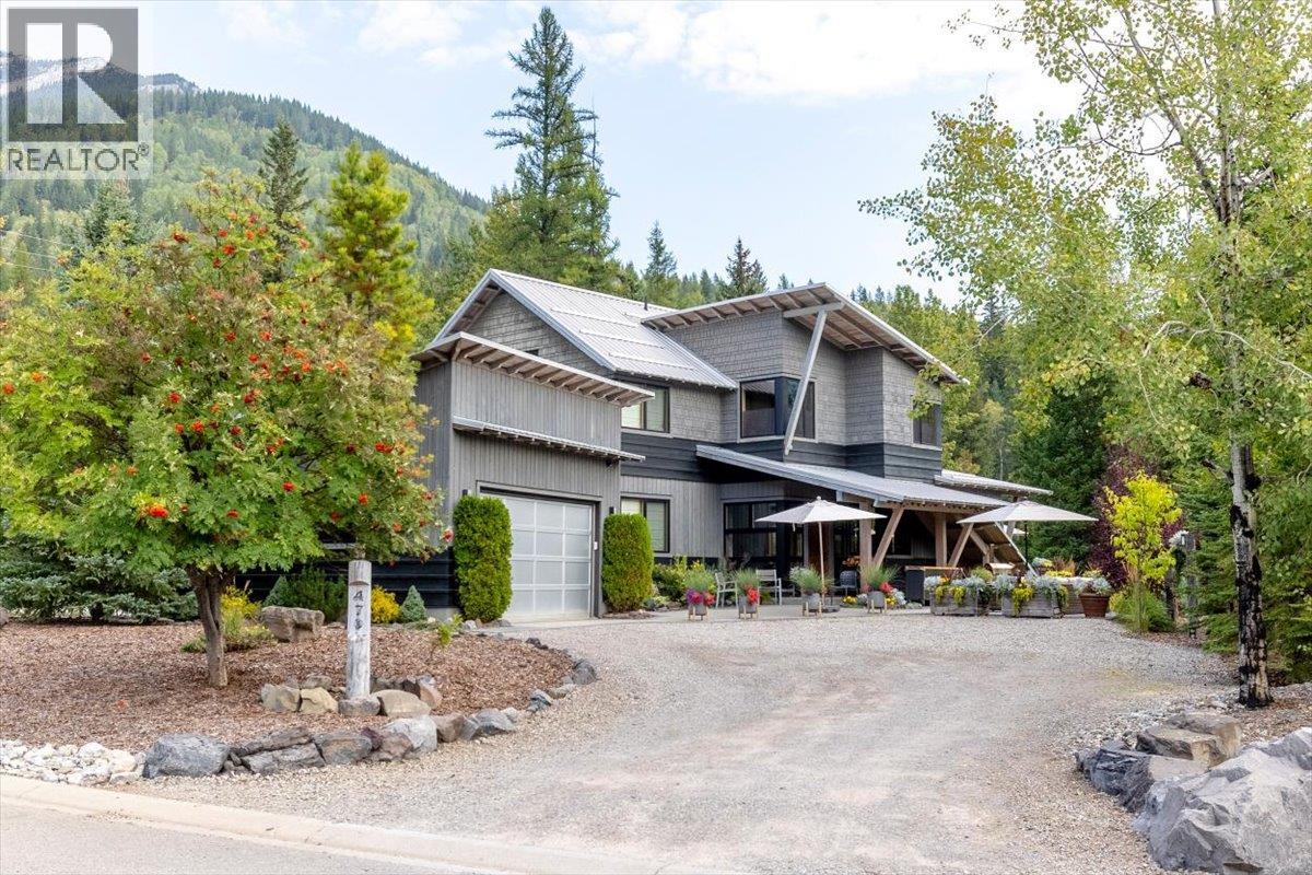 470 Canyon Trail, Fernie, British Columbia  V0B 1M5 - Photo 3 - 10394373