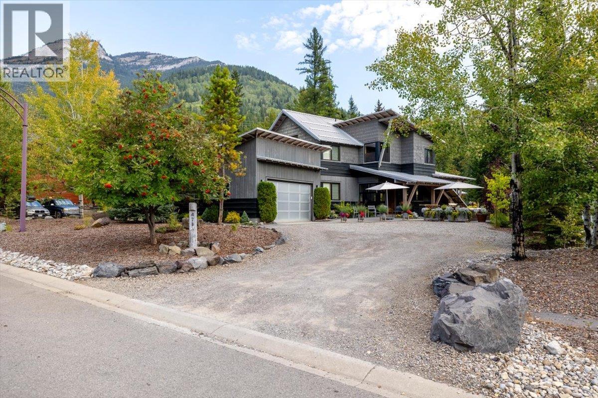 470 Canyon Trail, Fernie, British Columbia  V0B 1M5 - Photo 4 - 10394373