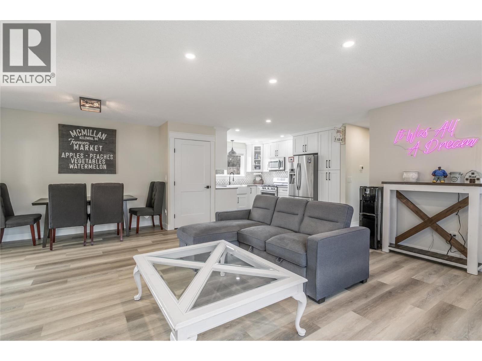 1559 Duncan Court, Kelowna, British Columbia  V1P 1L2 - Photo 7 - 10394408