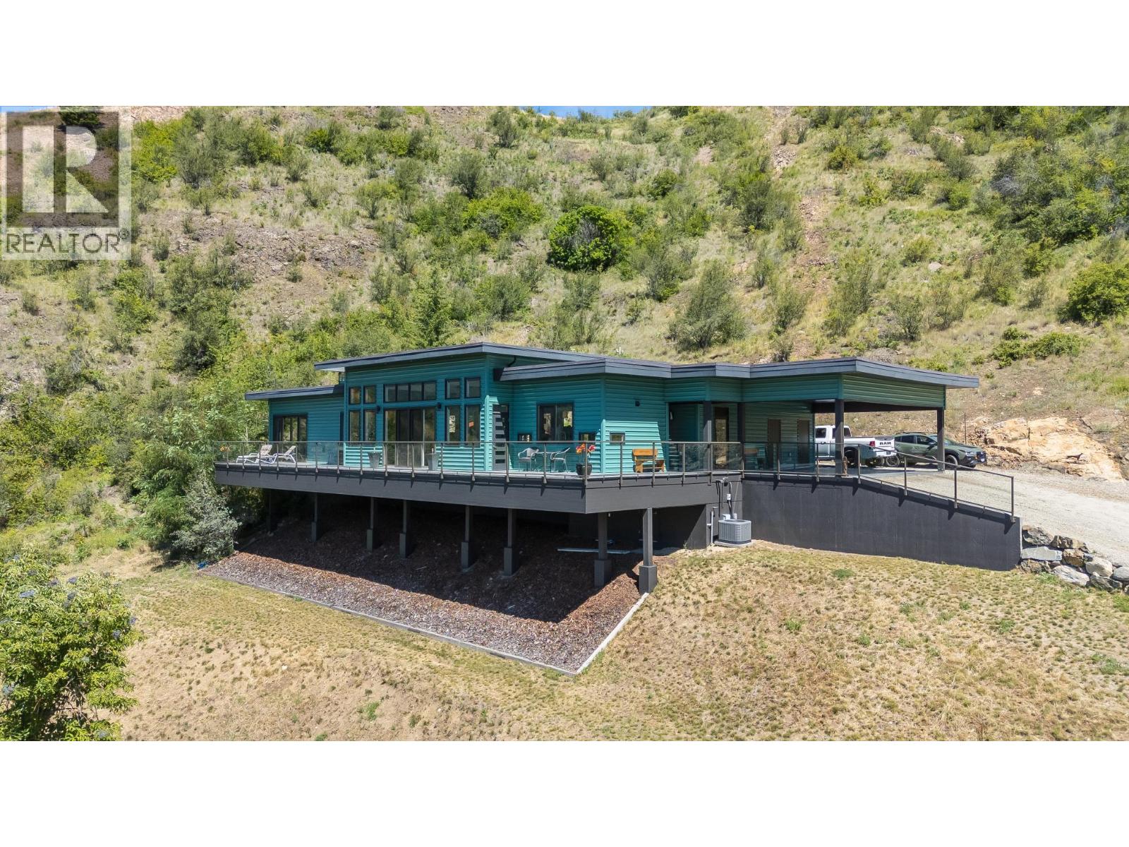 160 10th Avenue, Montrose, British Columbia  V0G 1P0 - Photo 3 - 10394364