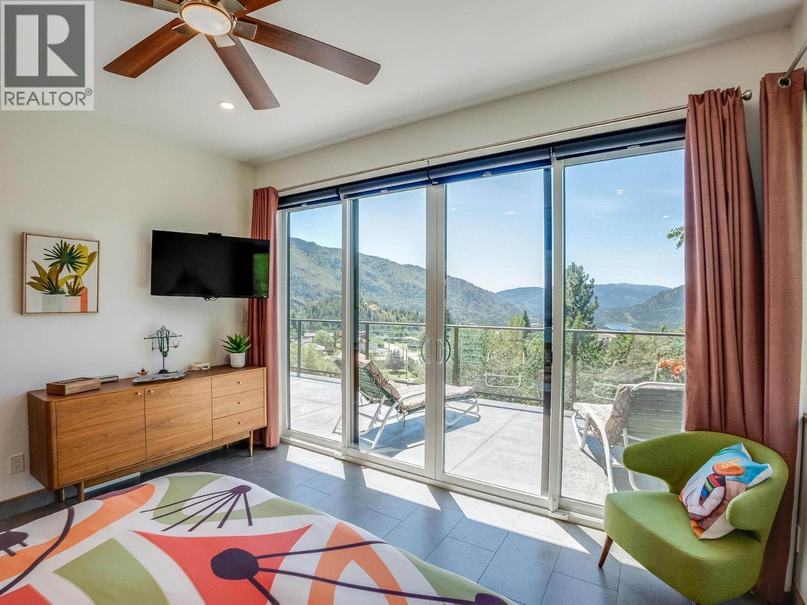 160 10th Avenue, Montrose, British Columbia  V0G 1P0 - Photo 36 - 10394364