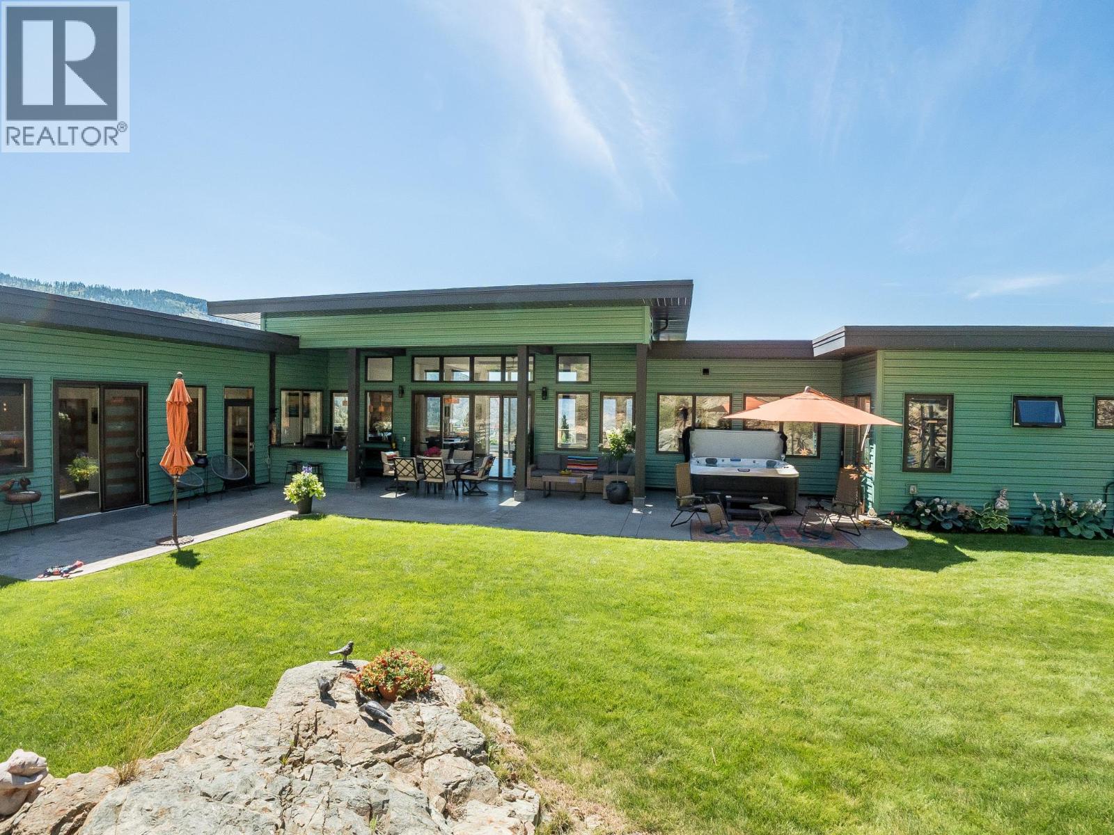 160 10th Avenue, Montrose, British Columbia  V0G 1P0 - Photo 60 - 10394364