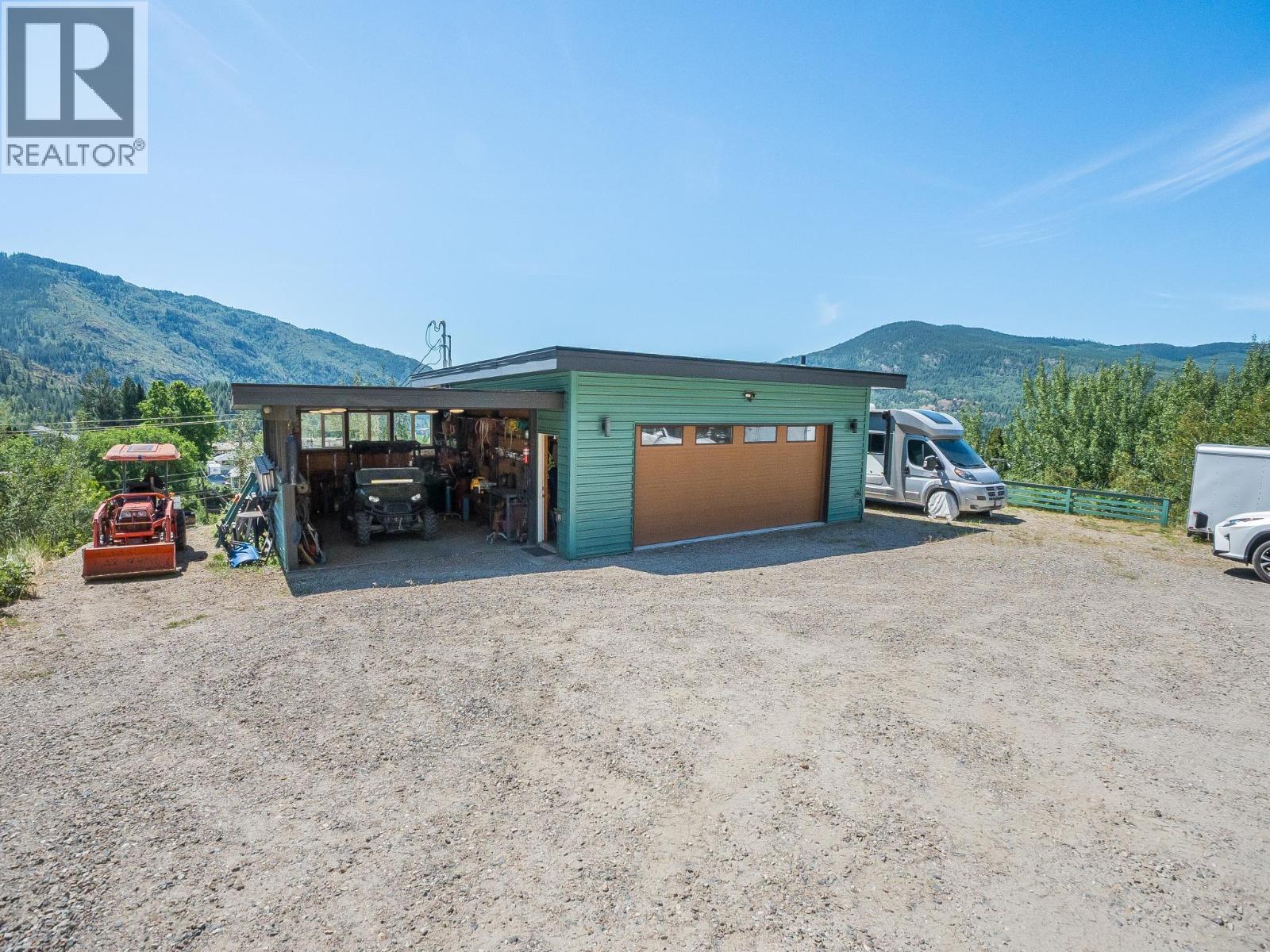 160 10th Avenue, Montrose, British Columbia  V0G 1P0 - Photo 73 - 10394364