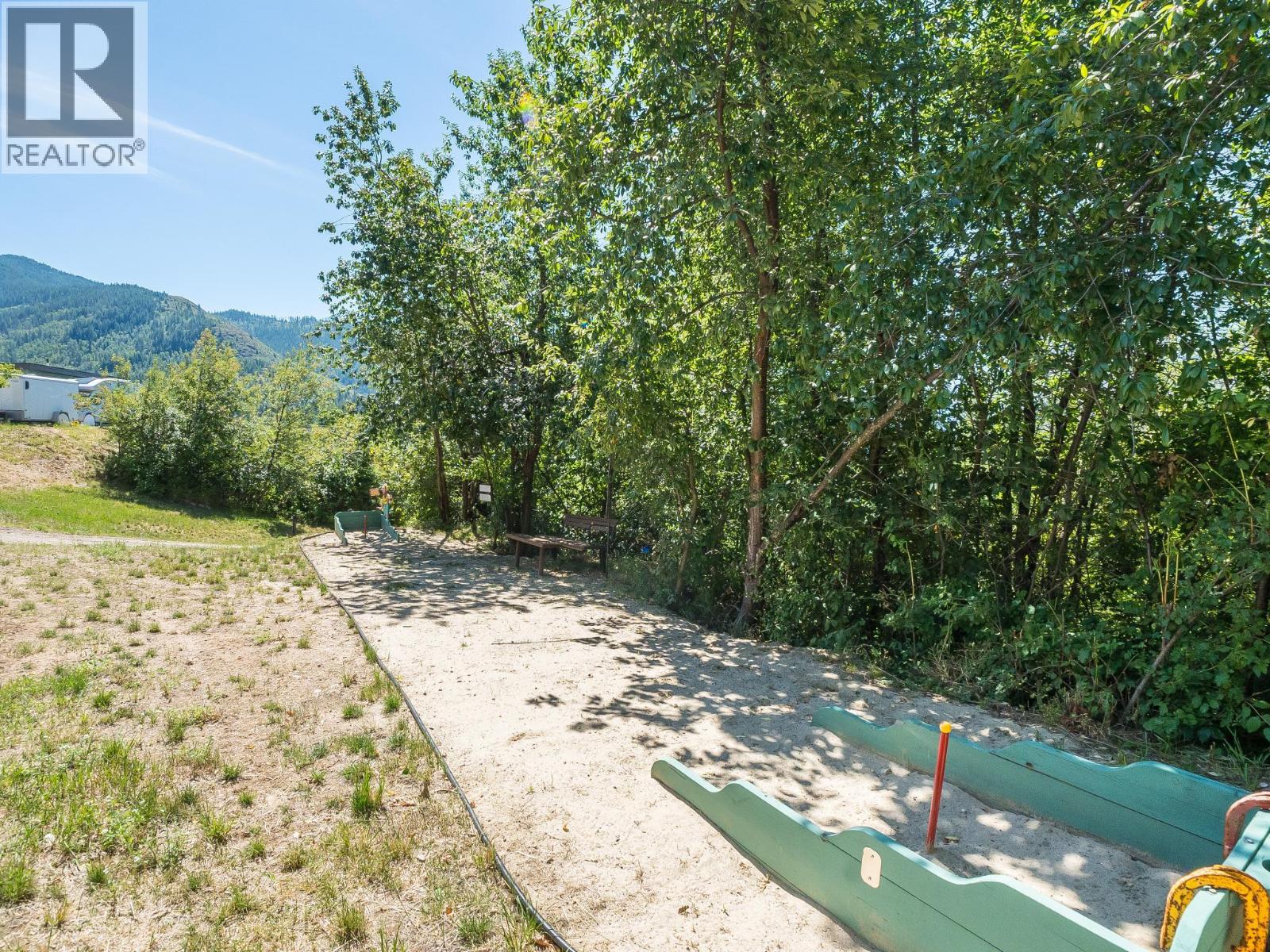 160 10th Avenue, Montrose, British Columbia  V0G 1P0 - Photo 79 - 10394364