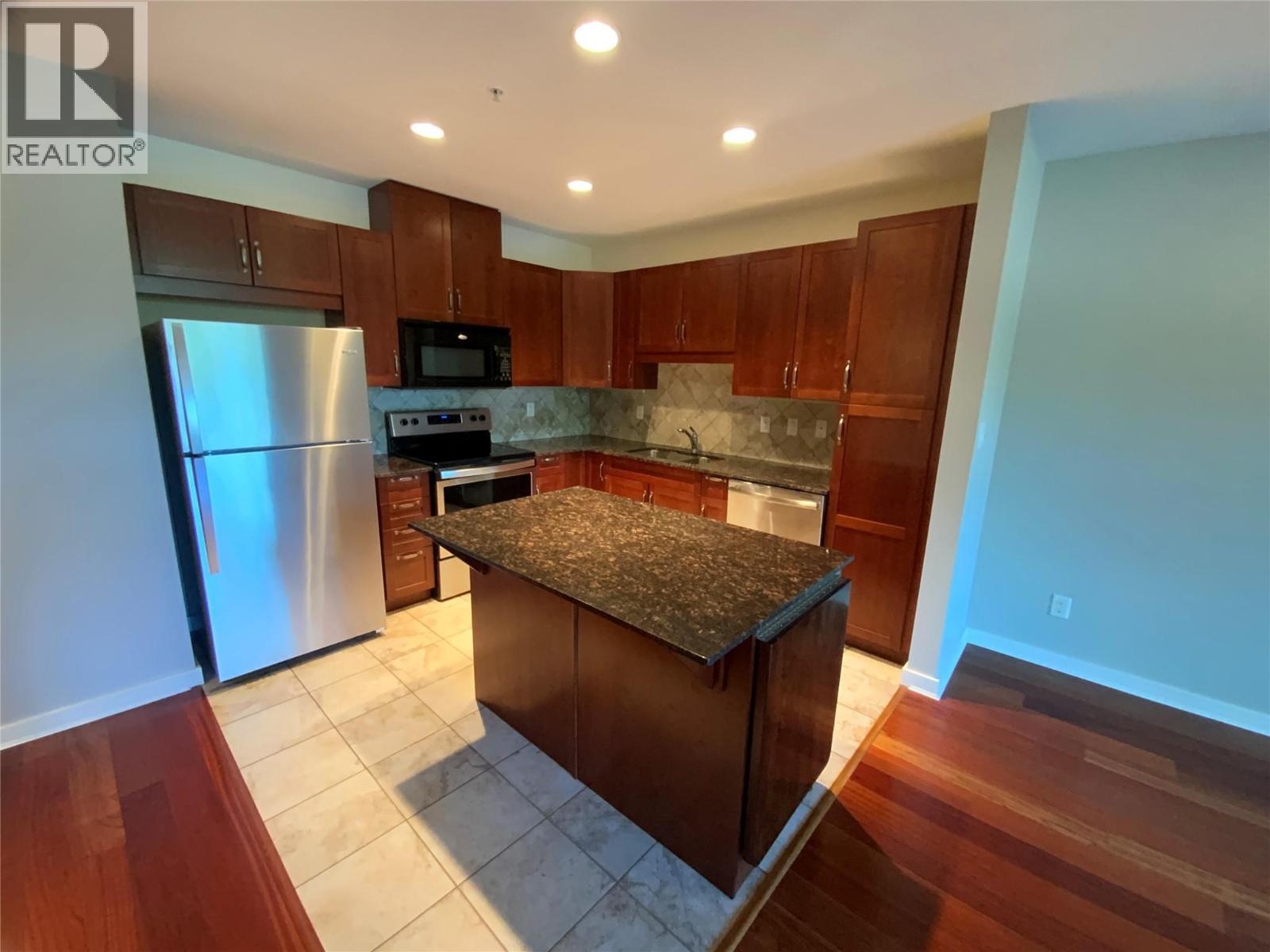 3301 Skaha Lake Road Unit# 101, Penticton, British Columbia  V2A 6G6 - Photo 2 - 10394490