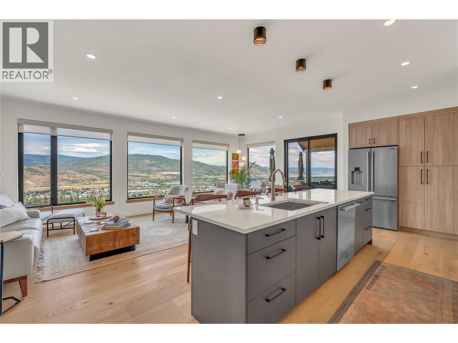 2775 Hawthorn Drive, Penticton, British Columbia  V2A 0C2 - Photo 3 - 10394489