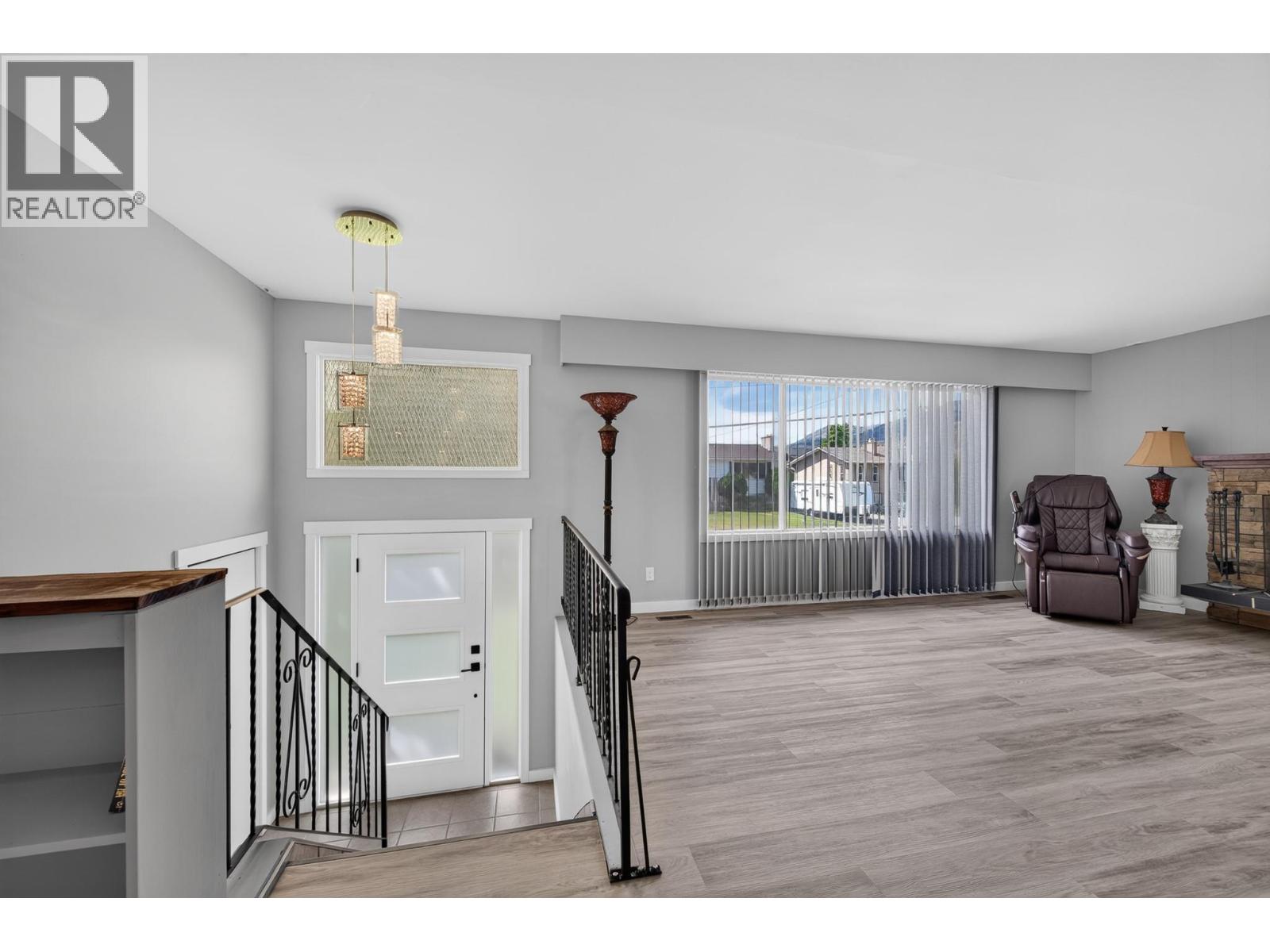 816 Bebek Road, Kamloops, British Columbia  V2B 6P1 - Photo 3 - 10394538
