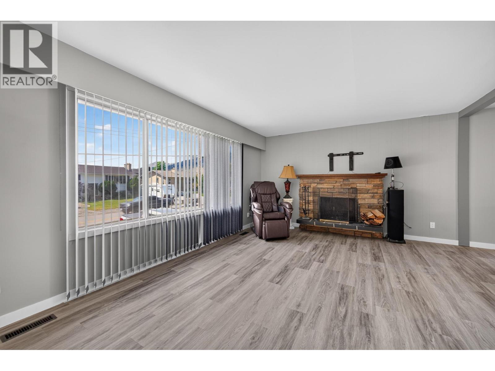 816 Bebek Road, Kamloops, British Columbia  V2B 6P1 - Photo 4 - 10394538