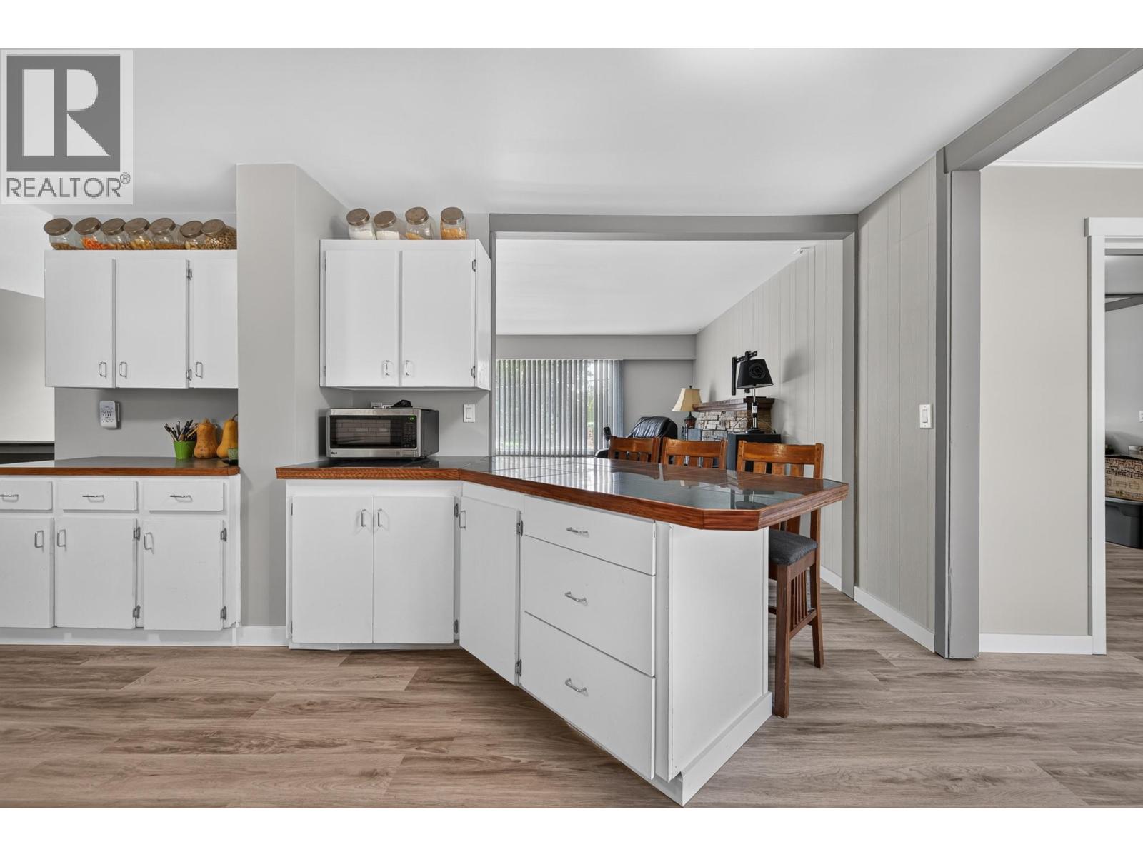 816 Bebek Road, Kamloops, British Columbia  V2B 6P1 - Photo 6 - 10394538
