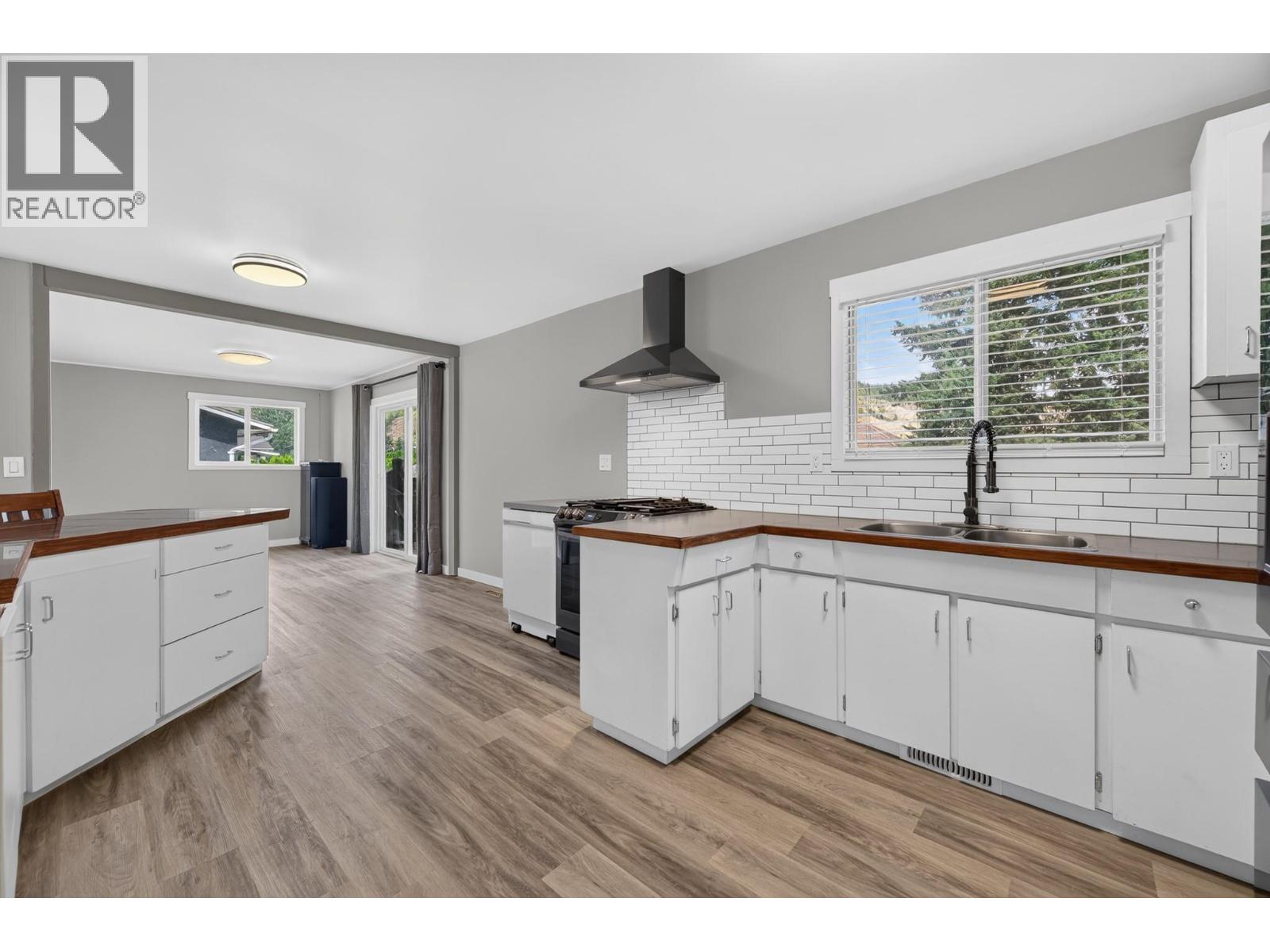 816 Bebek Road, Kamloops, British Columbia  V2B 6P1 - Photo 9 - 10394538