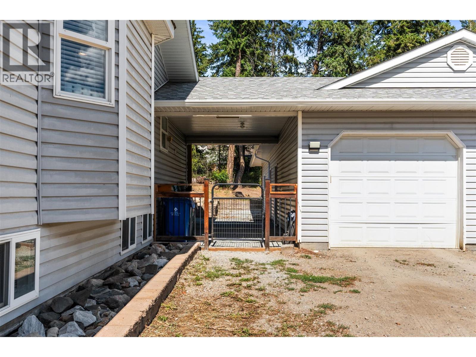 7645 Keddleston Road, Vernon, British Columbia  V1B 3N7 - Photo 12 - 10394462