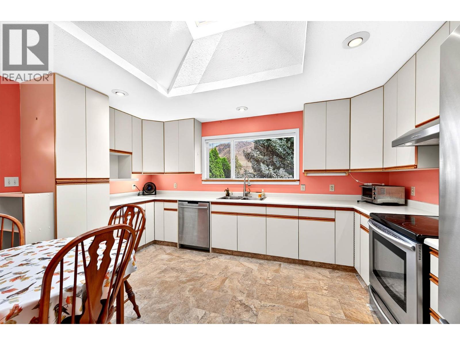 272 Valleyview Place, Kamloops, British Columbia  V2C 6M4 - Photo 11 - 10393847