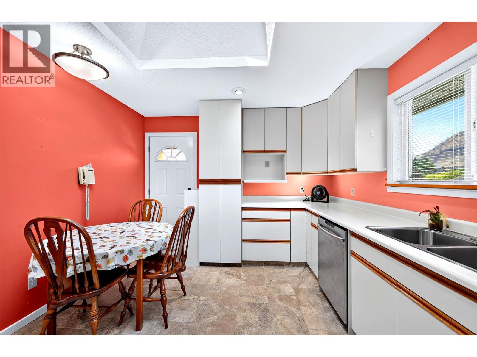 272 Valleyview Place, Kamloops, British Columbia  V2C 6M4 - Photo 14 - 10393847
