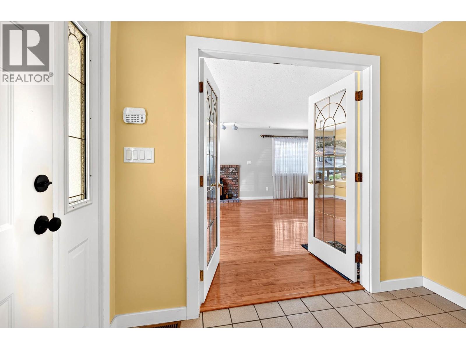 272 Valleyview Place, Kamloops, British Columbia  V2C 6M4 - Photo 3 - 10393847