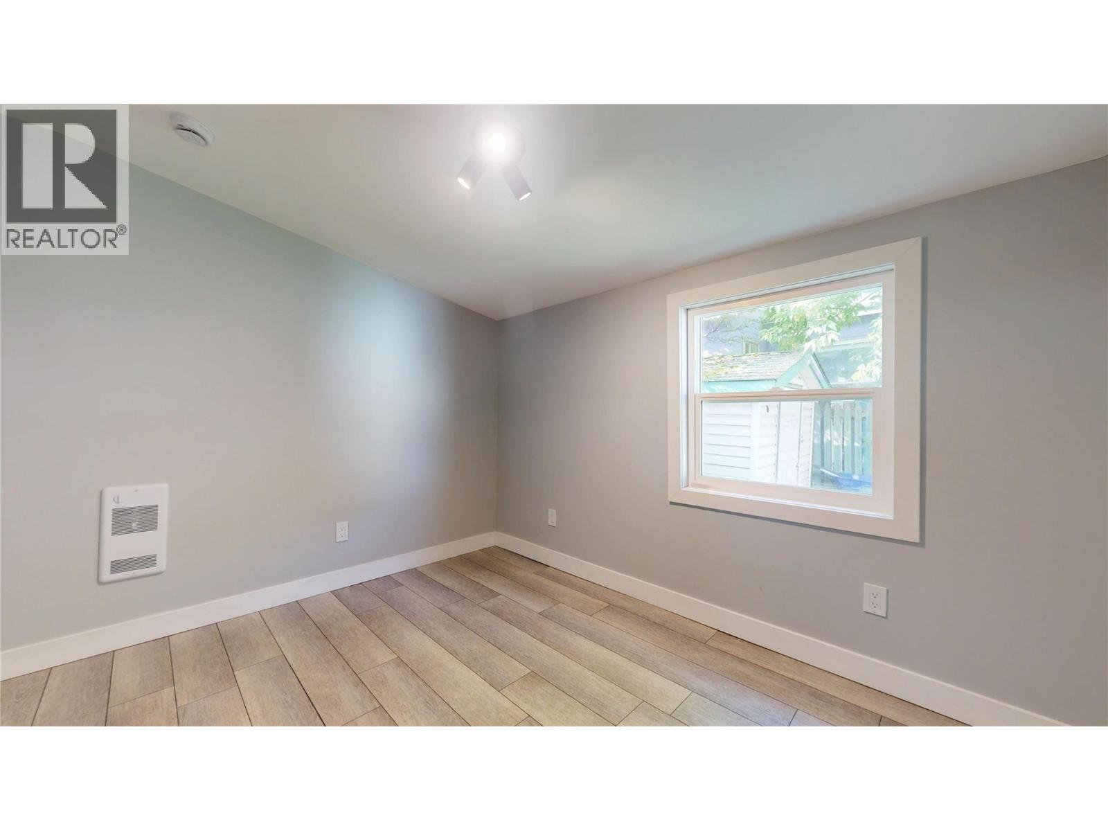 315 Kootenay Street N, Cranbrook, British Columbia  V1C 3T6 - Photo 9 - 10393884