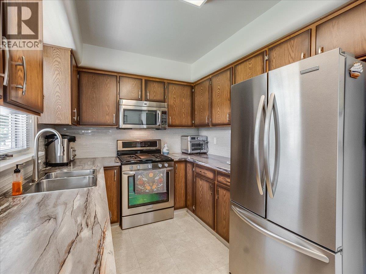 1120 Columbia Avenue, Trail, British Columbia  V1R 1J2 - Photo 2 - 10394558