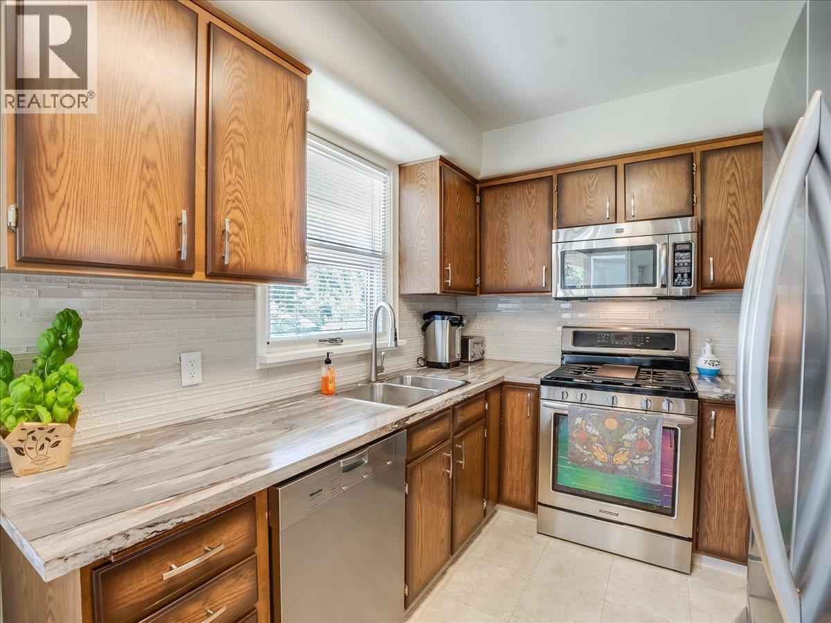 1120 Columbia Avenue, Trail, British Columbia  V1R 1J2 - Photo 3 - 10394558