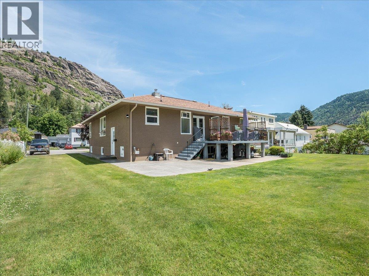 1120 Columbia Avenue, Trail, British Columbia  V1R 1J2 - Photo 38 - 10394558