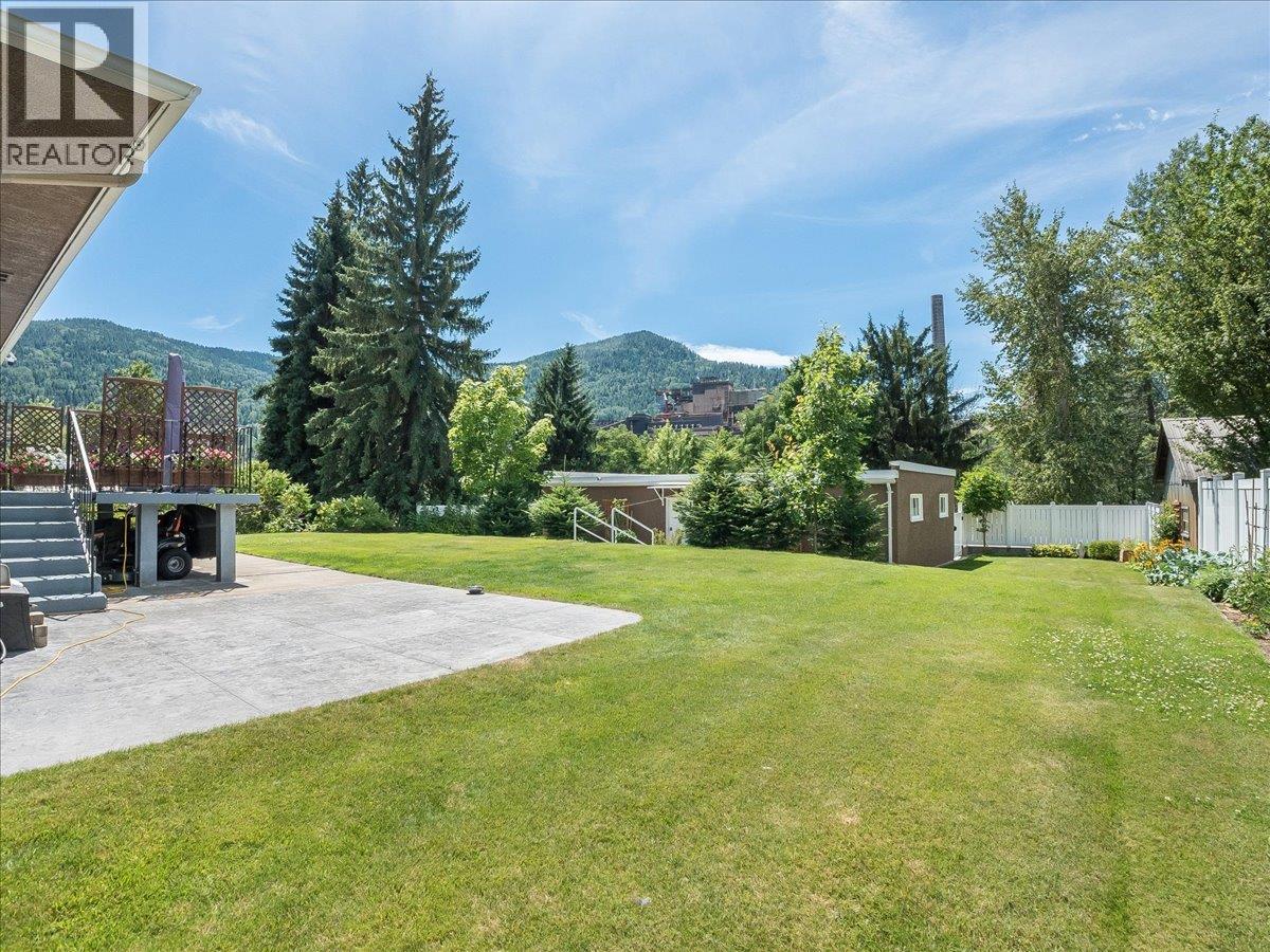 1120 Columbia Avenue, Trail, British Columbia  V1R 1J2 - Photo 39 - 10394558
