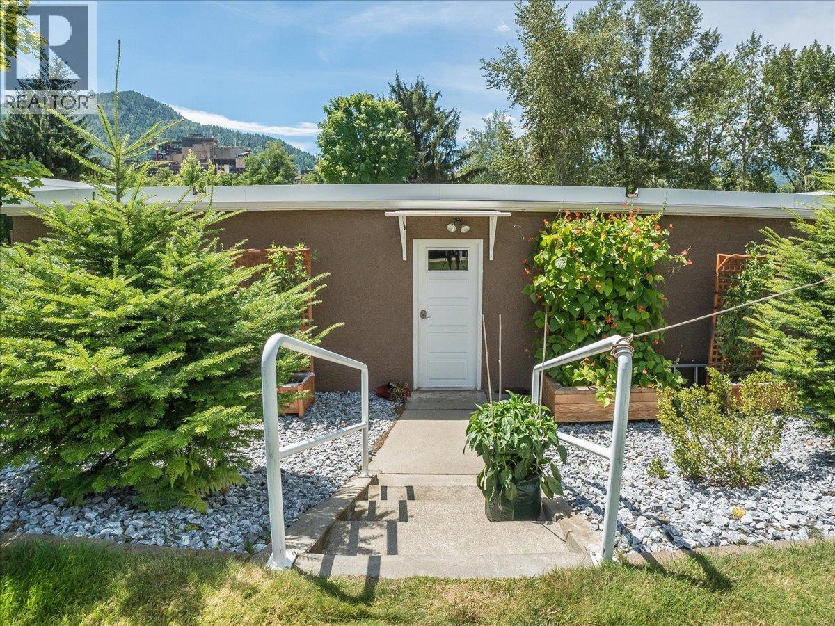1120 Columbia Avenue, Trail, British Columbia  V1R 1J2 - Photo 42 - 10394558