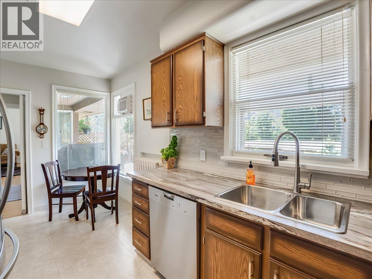 1120 Columbia Avenue, Trail, British Columbia  V1R 1J2 - Photo 5 - 10394558