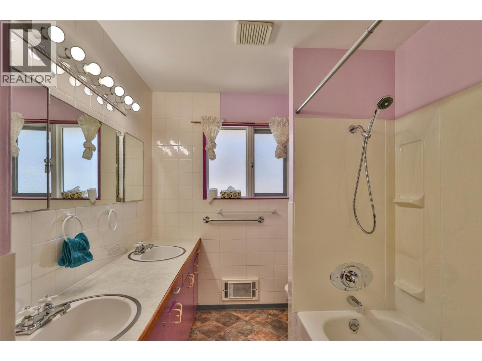 7021 87th Street, Osoyoos, British Columbia  V0H 1V0 - Photo 23 - 10394460