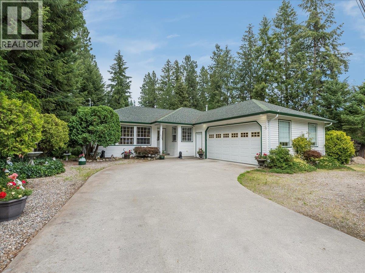 935 Pine Crescent, Genelle, British Columbia  V0G 1G0 - Photo 1 - 10394436