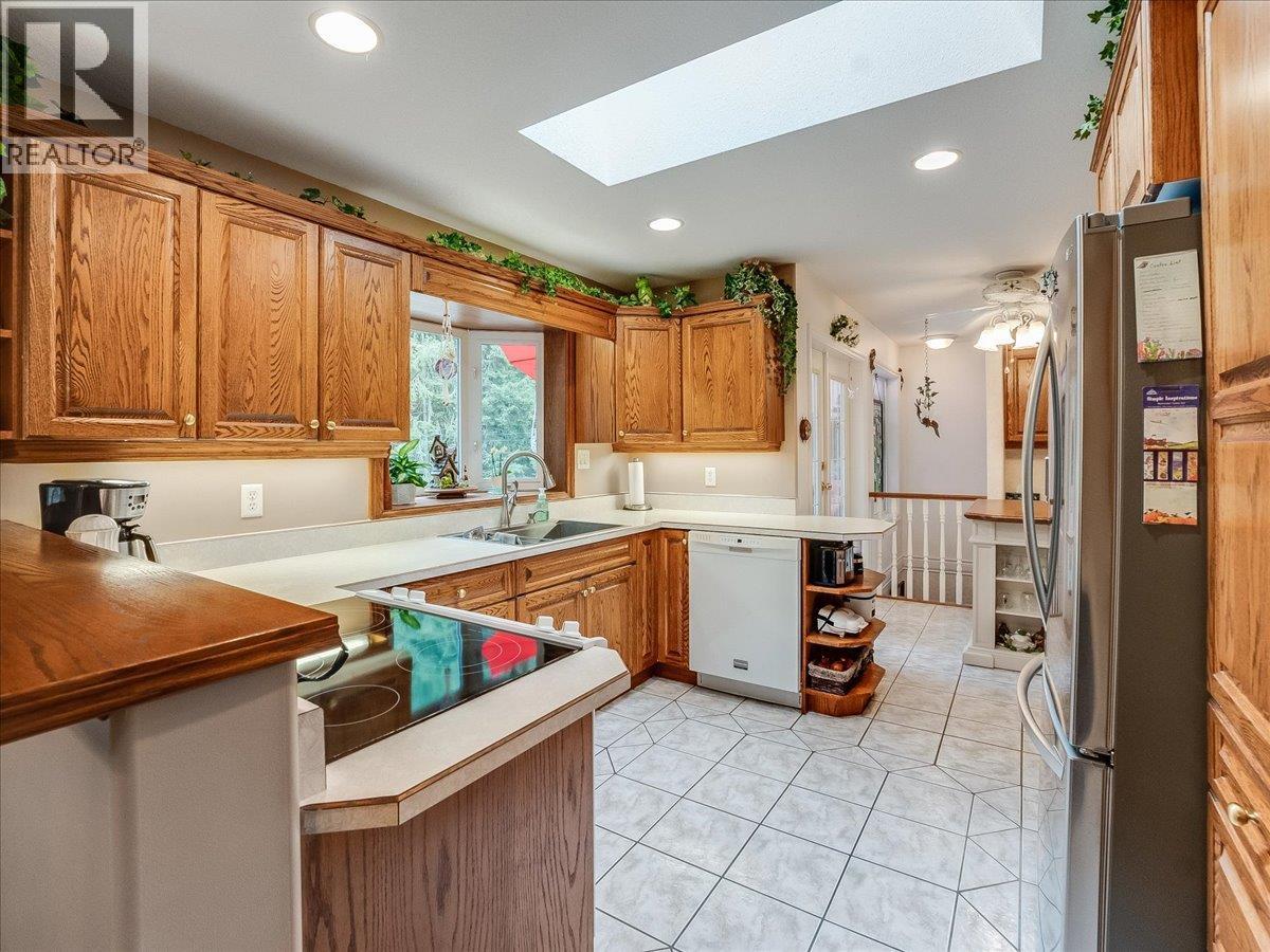 935 Pine Crescent, Genelle, British Columbia  V0G 1G0 - Photo 4 - 10394436