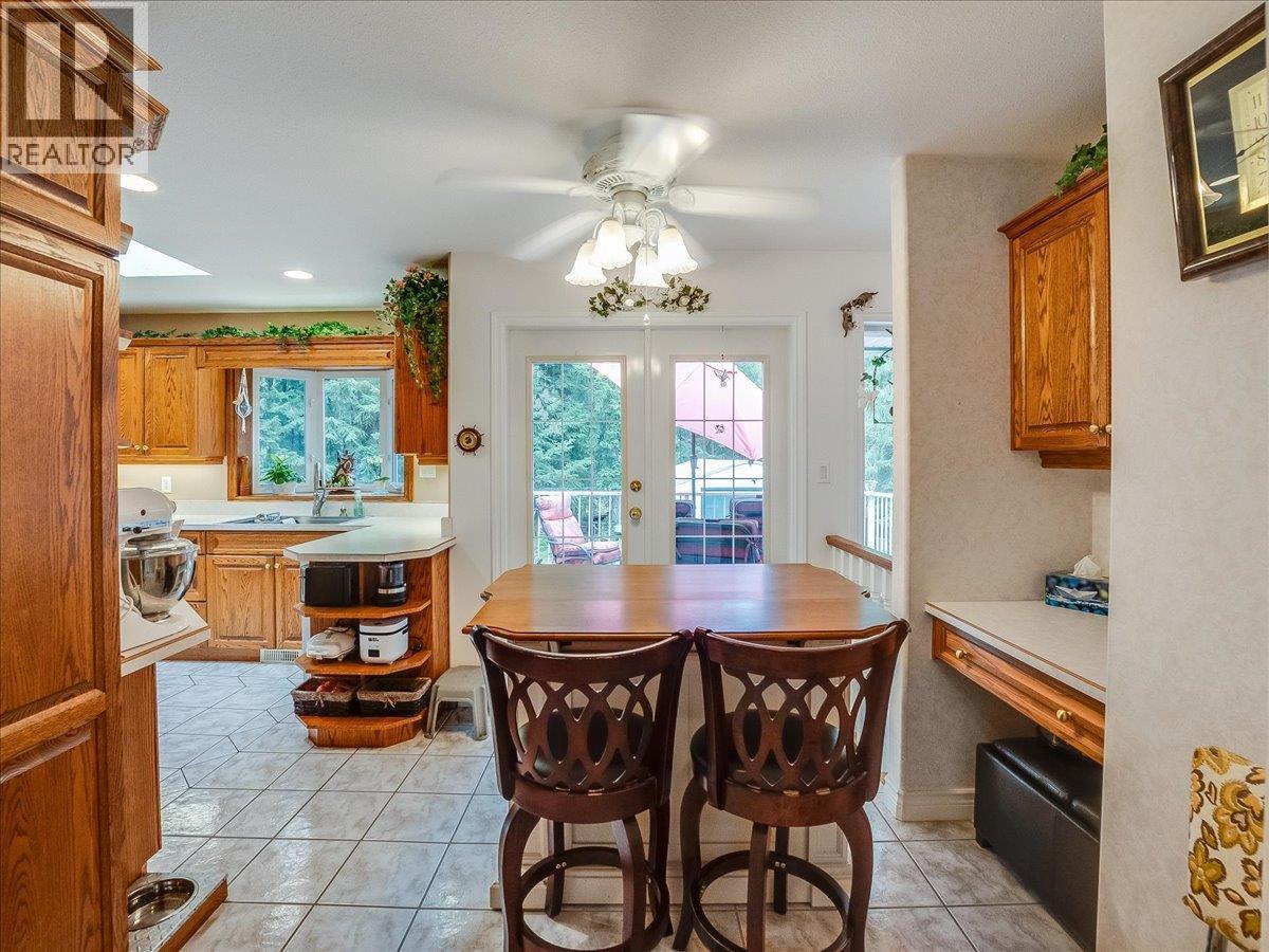 935 Pine Crescent, Genelle, British Columbia  V0G 1G0 - Photo 5 - 10394436