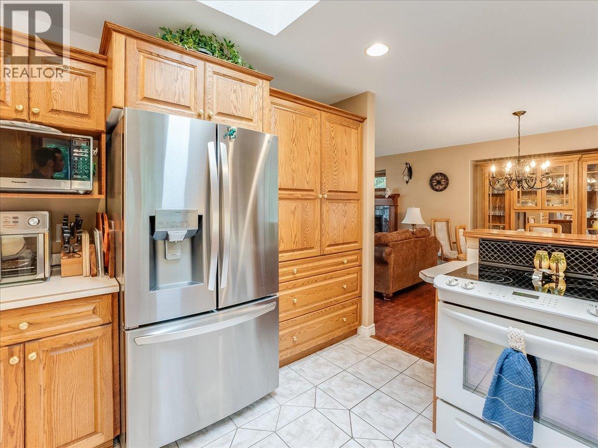 935 Pine Crescent, Genelle, British Columbia  V0G 1G0 - Photo 6 - 10394436