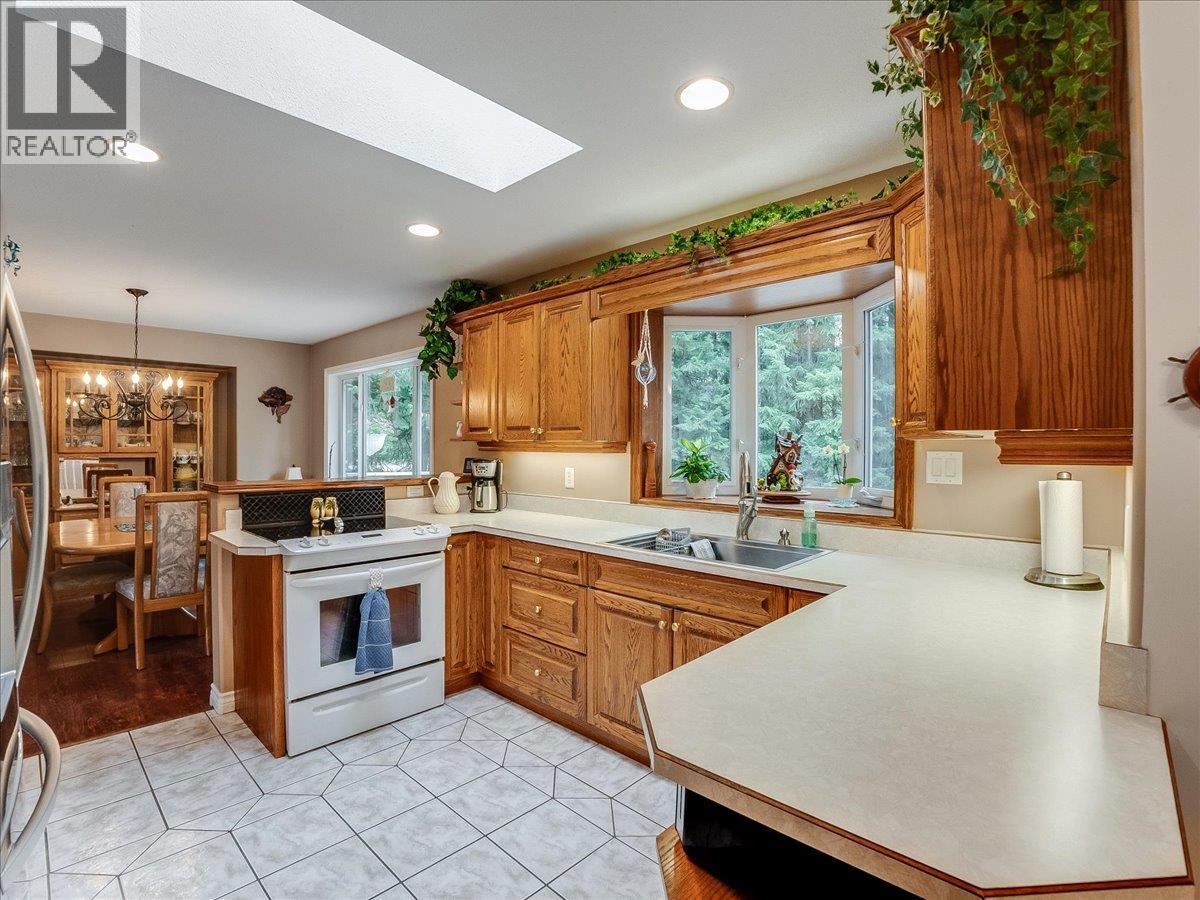 935 Pine Crescent, Genelle, British Columbia  V0G 1G0 - Photo 8 - 10394436