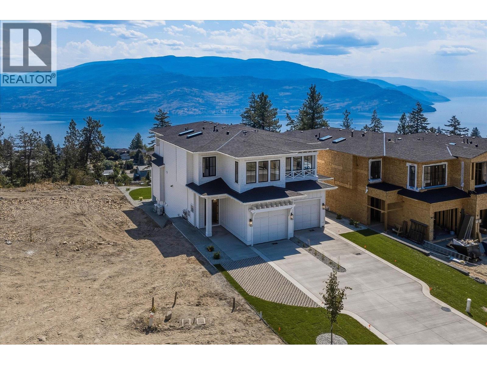 6179 Brigade Court, Peachland, British Columbia  V0H 1X7 - Photo 2 - 10394522