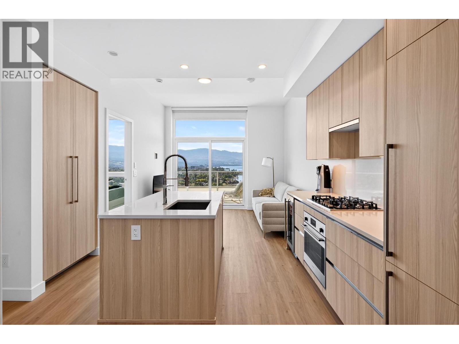 238 Leon Avenue Unit# 2206, Kelowna, British Columbia  V1Y 0N6 - Photo 4 - 10393256