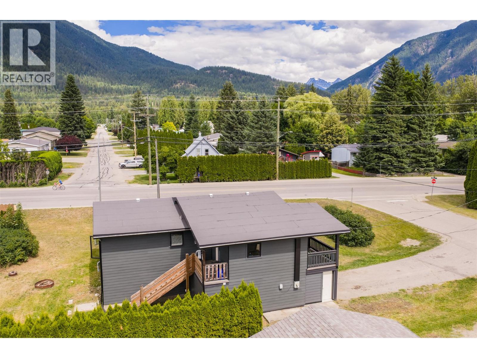 601 Barry Road, Revelstoke, British Columbia  V0E 2S0 - Photo 11 - 10391950