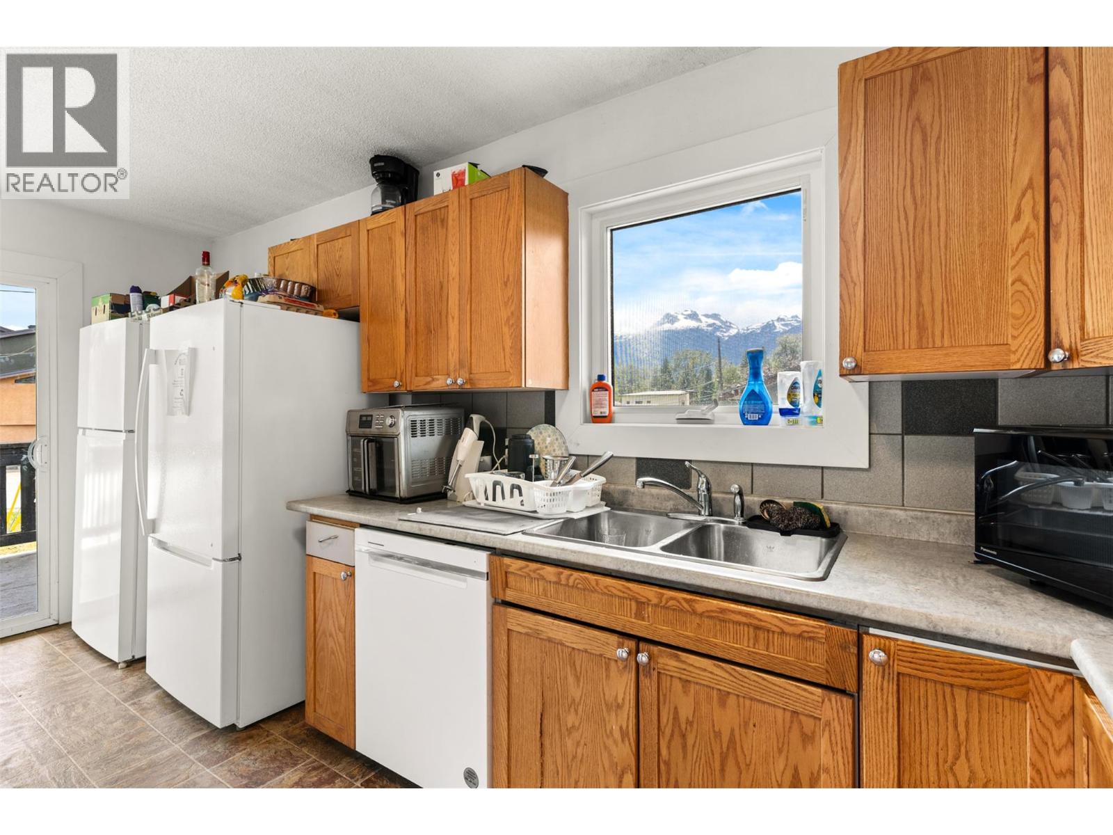 601 Barry Road, Revelstoke, British Columbia  V0E 2S0 - Photo 24 - 10391950