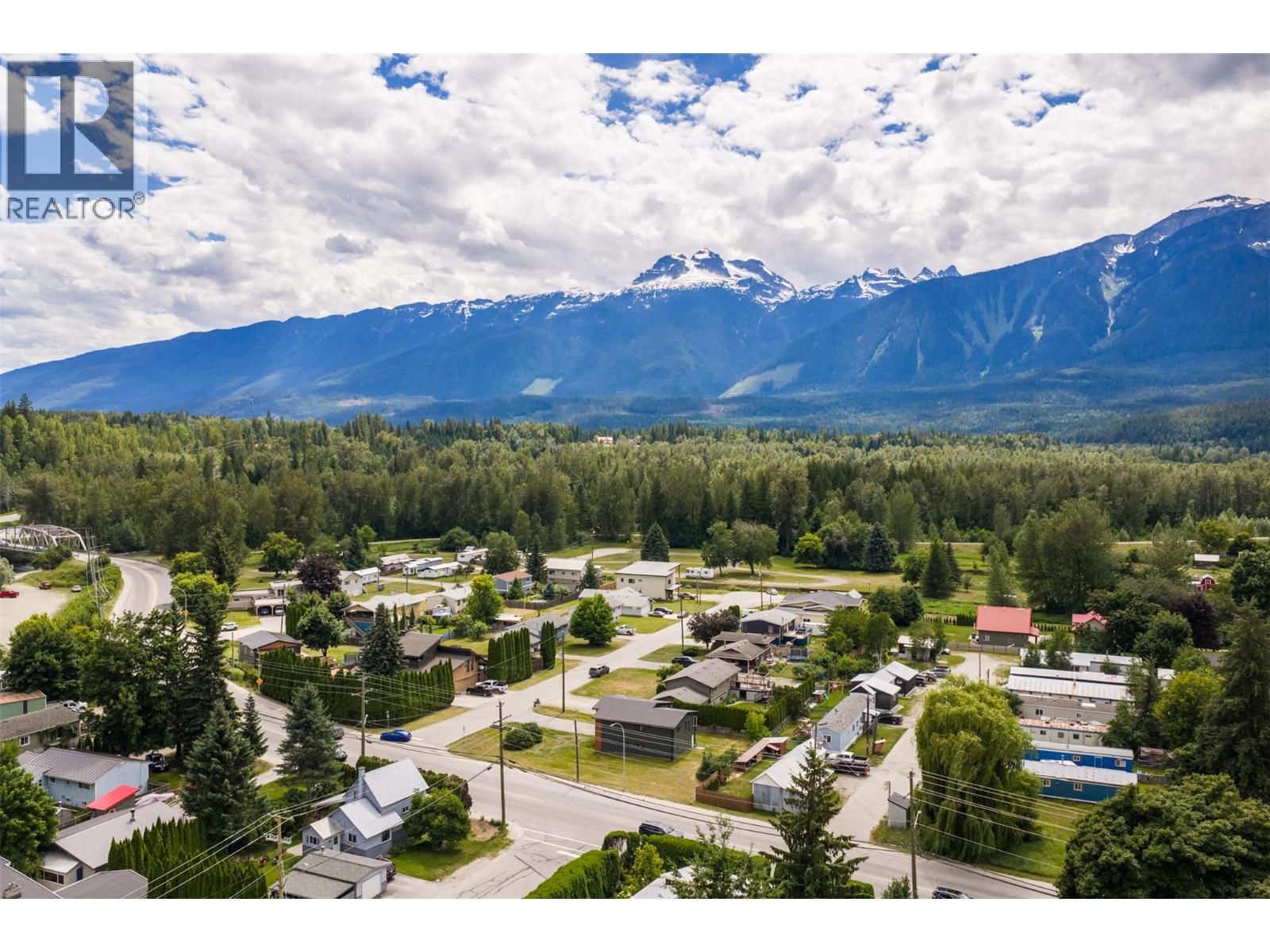 601 Barry Road, Revelstoke, British Columbia  V0E 2S0 - Photo 45 - 10391950