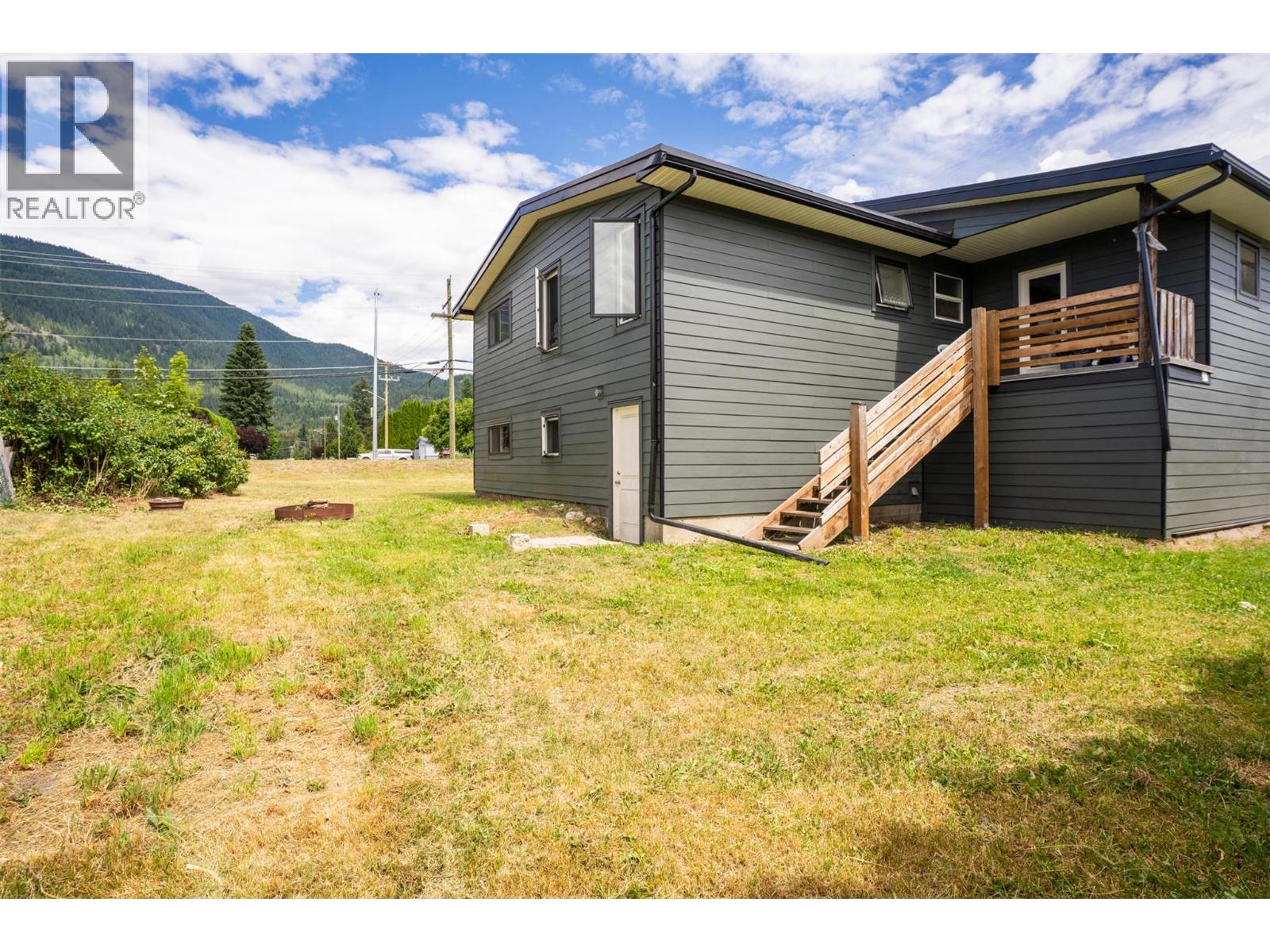 601 Barry Road, Revelstoke, British Columbia  V0E 2S0 - Photo 7 - 10391950