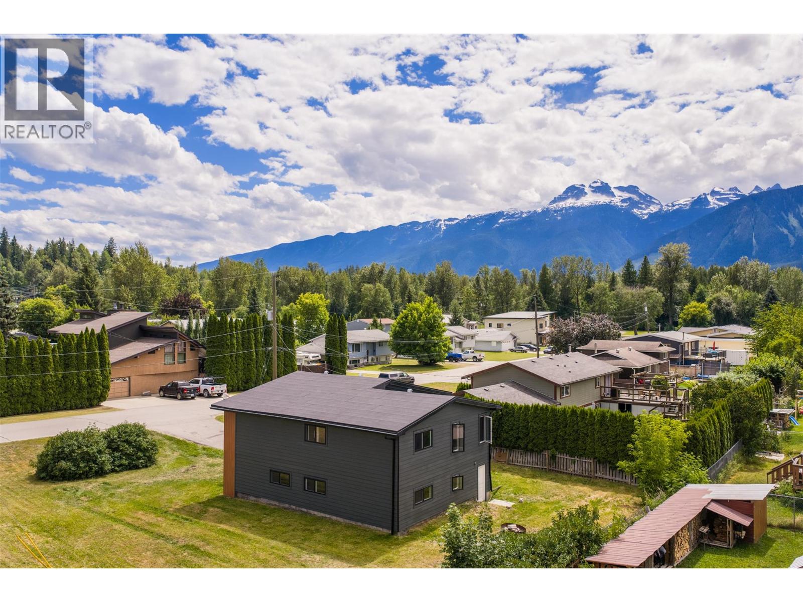 601 Barry Road, Revelstoke, British Columbia  V0E 2S0 - Photo 8 - 10391950