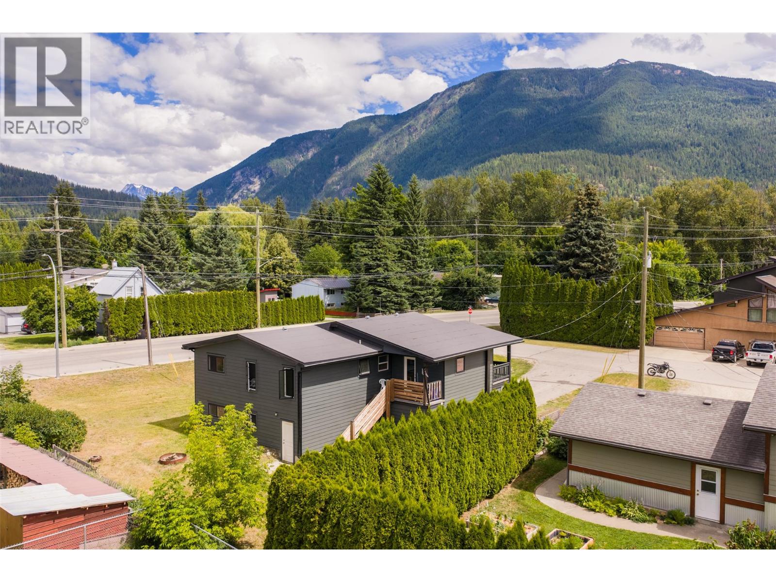 601 Barry Road, Revelstoke, British Columbia  V0E 2S0 - Photo 9 - 10391950