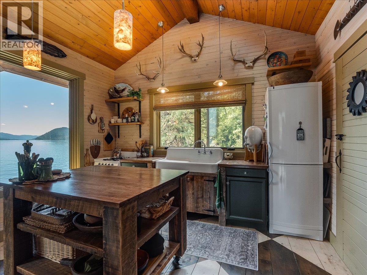 4660 Boat Access West Side, Christina Lake, British Columbia  V0H 1E0 - Photo 13 - 10394471