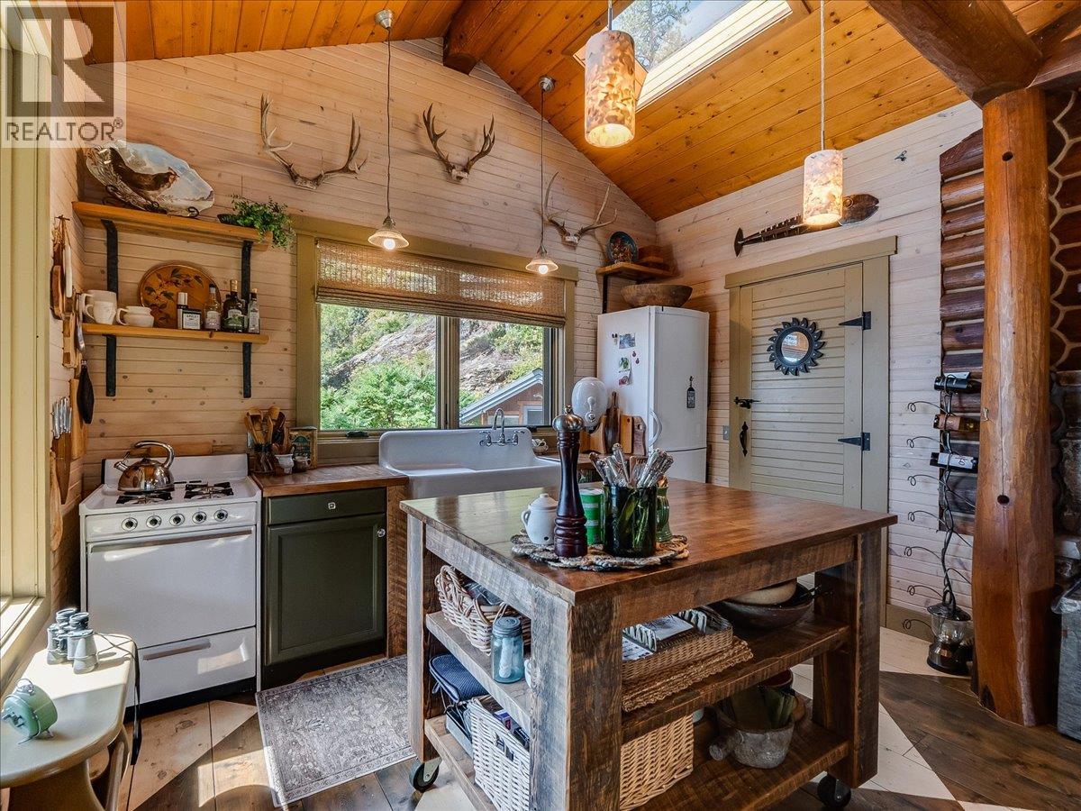 4660 Boat Access West Side, Christina Lake, British Columbia  V0H 1E0 - Photo 14 - 10394471